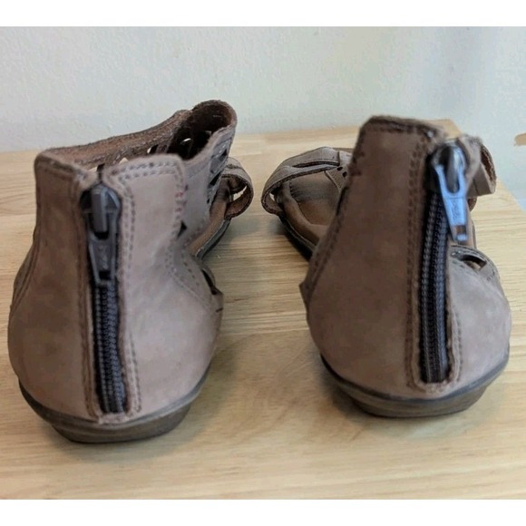 Rockport Cobb Hill Sandals 8.5 Cutout Tan Beige Flats Zip Back Comfort Cushion - Picture 2 of 10